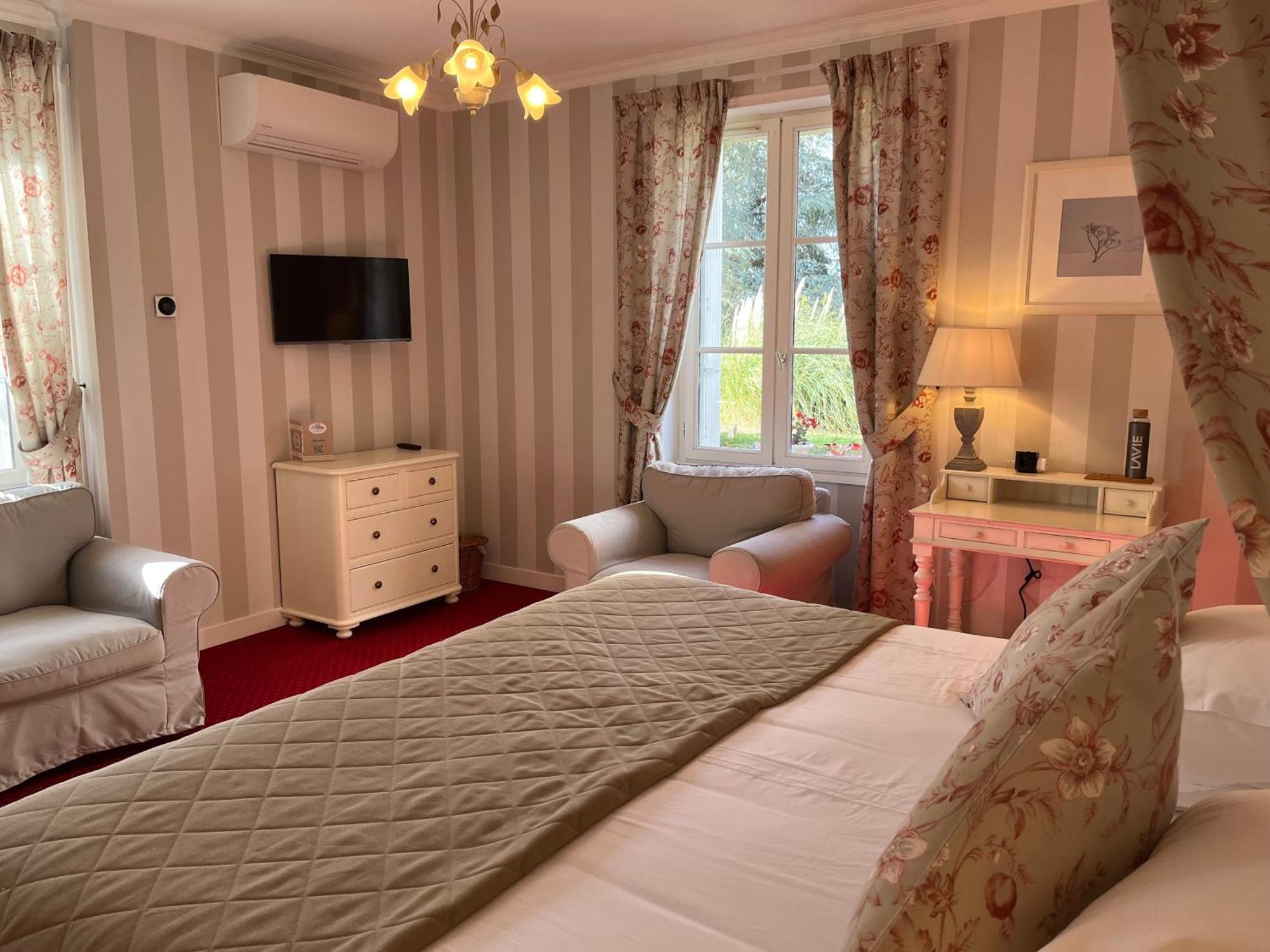 Logis Le Fleuray Hotel Cangey Exterior photo